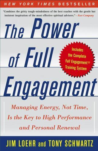 The Power of Full Engagement: Managing Energy, Not Time, Is the Key to High Performance and Personal Renewal" (El poder del compromiso total: Administrar la energía, no el tiempo, es la clave para un rendimiento elevado y renovación personal) - Jim Loehr y Tony Schwartz